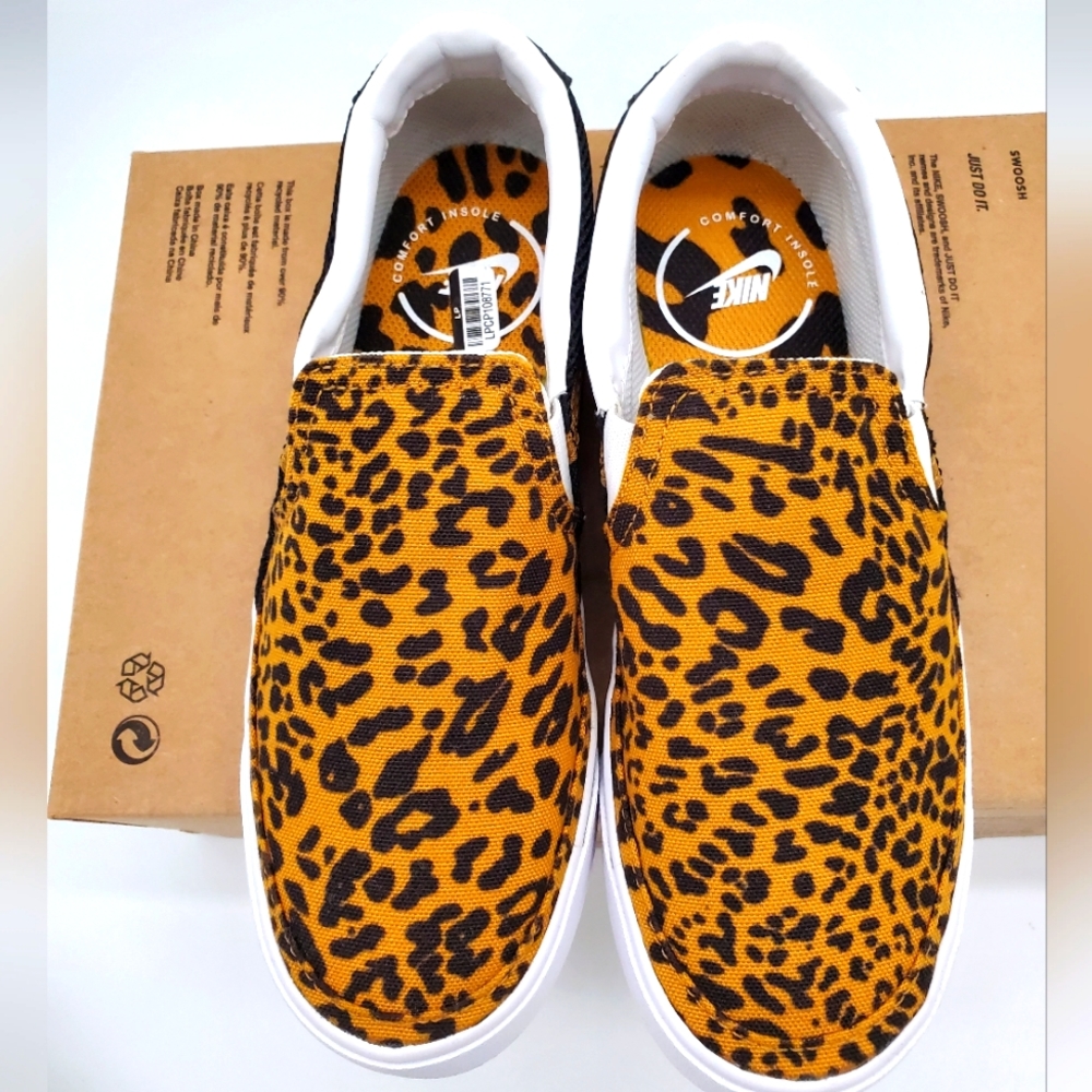 Nike Court Legacy Women's Slip-On Sneaker